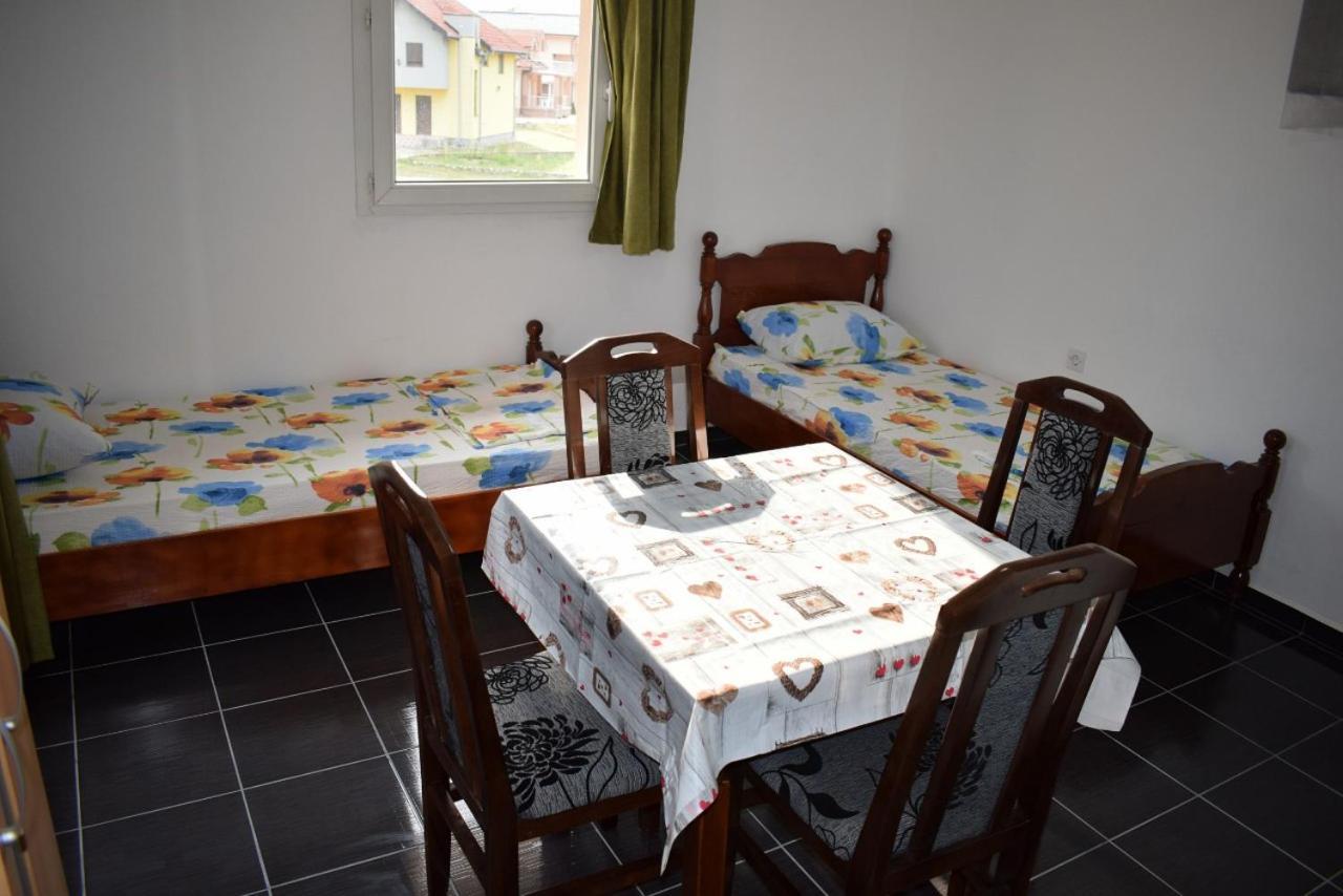 Srebrna Nit Appartement Veliko Gradište Buitenkant foto