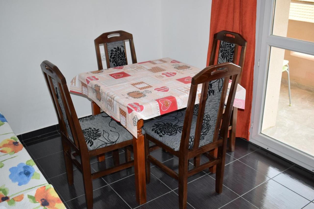 Srebrna Nit Appartement Veliko Gradište Buitenkant foto