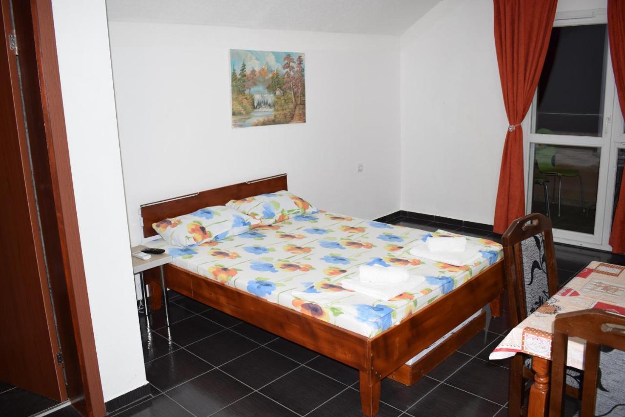 Srebrna Nit Appartement Veliko Gradište Buitenkant foto